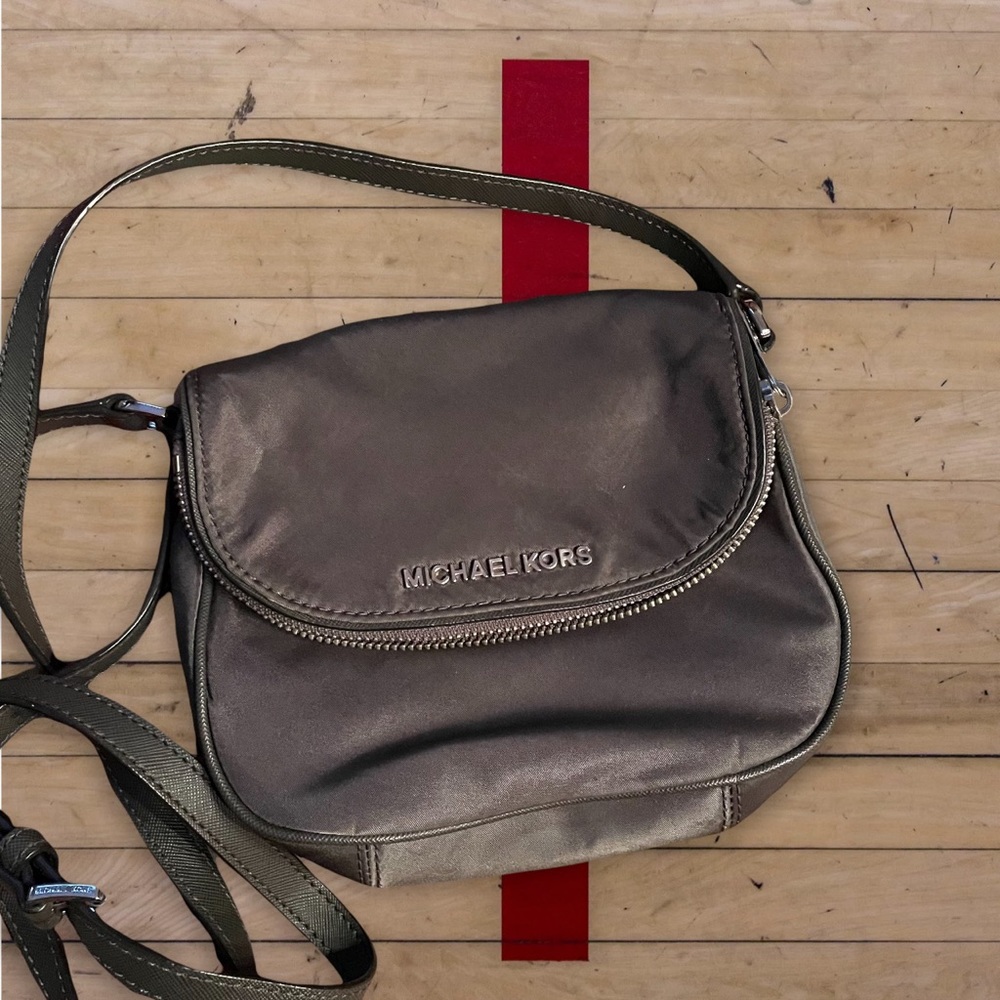 MICHAEL KORS GREY CROSSBODY 12LxD10xW5/ Strap 50
